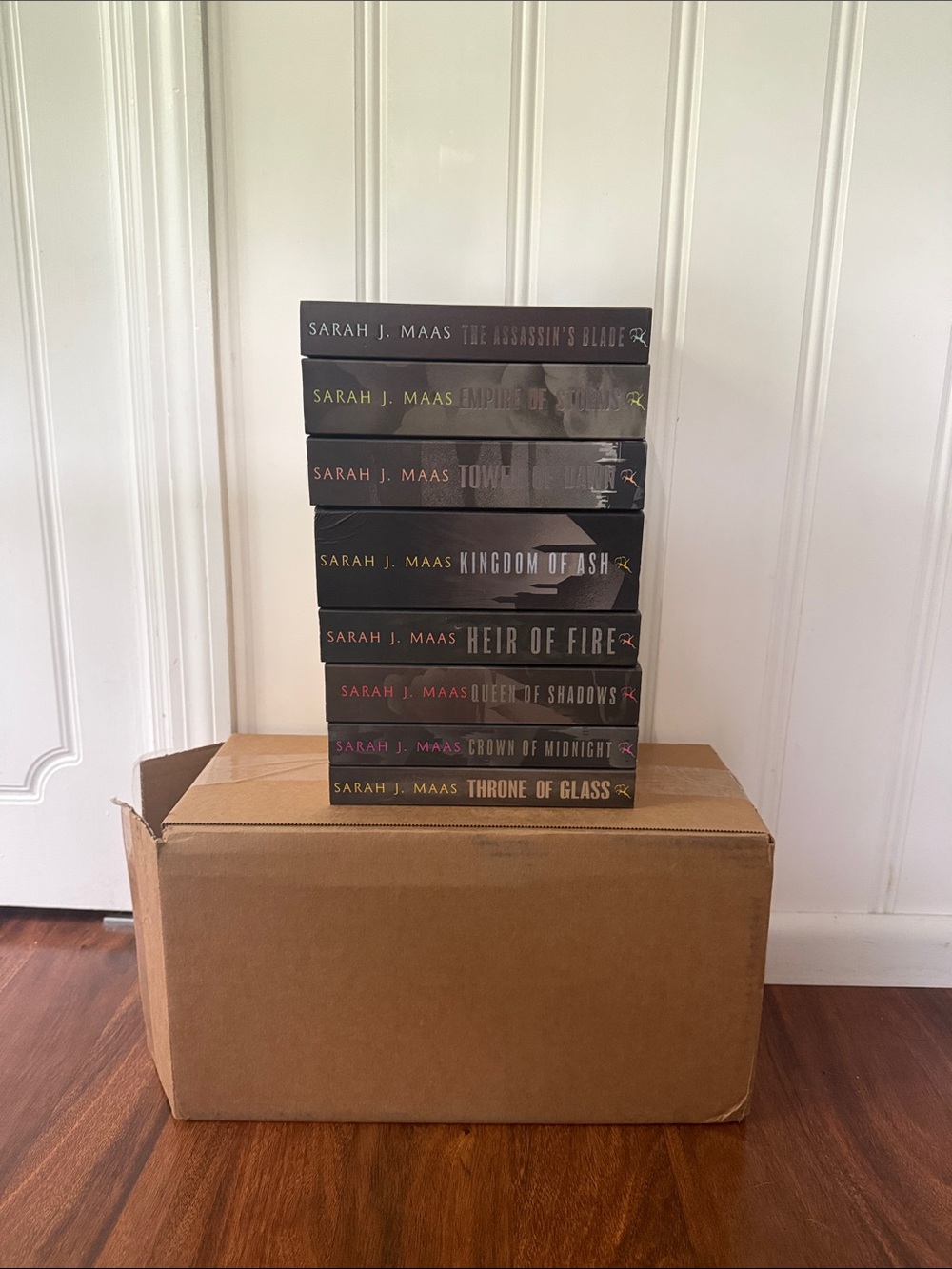 *New* Sarah J. Maas Throne of Glass Series - Picture 2 of 2